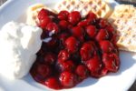 Saftige Honig-Waffeln mit Früchten